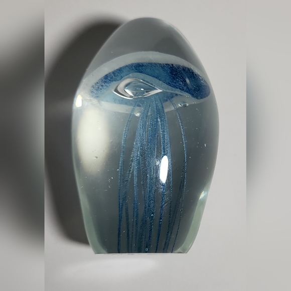 🕳️ Hand Blown Blue Jelly Fish Paperweight Art Piece (solid glass) - Picture 8 of 10